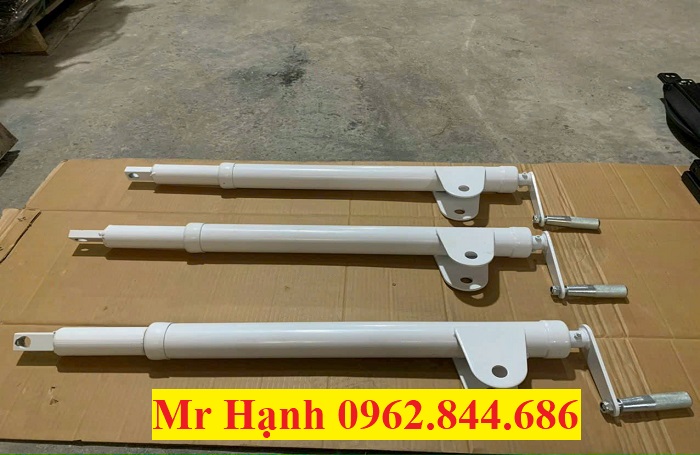 tay quay máng xe trộn bê tông