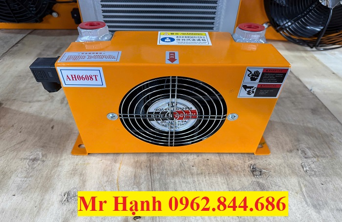 két làm mát dầu xe cẩu