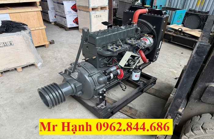 động cơ lai téc chở xi măng rời, tro bay